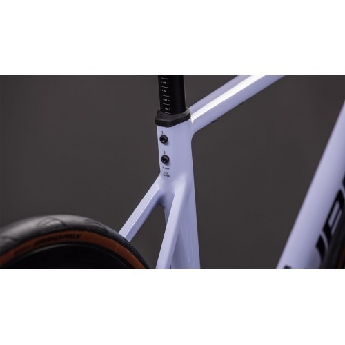 Cube Attain Race cyclamen´n´black